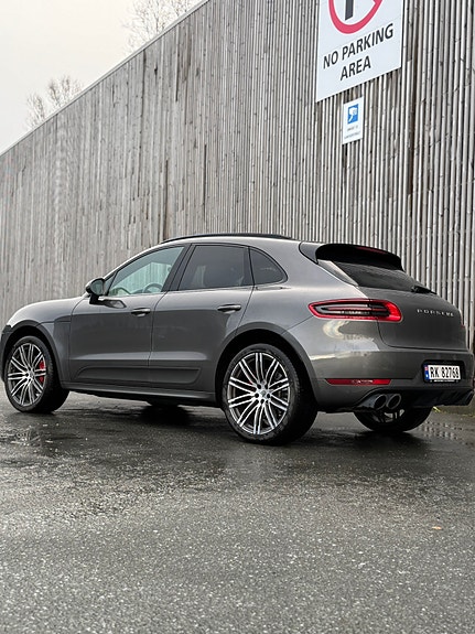 Porsche Macan 3 of 5