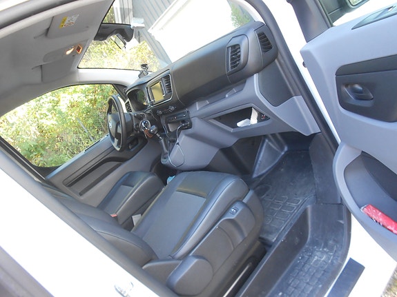 Opel Vivaro 21 of 26