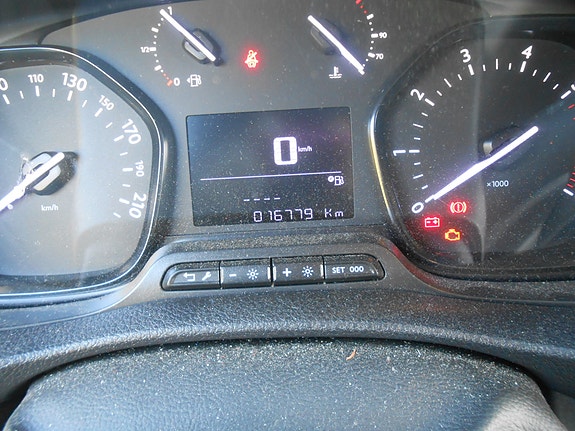 Opel Vivaro 16 of 26