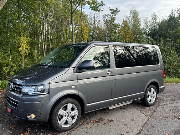 Volkswagen Caravelle 2 of 5