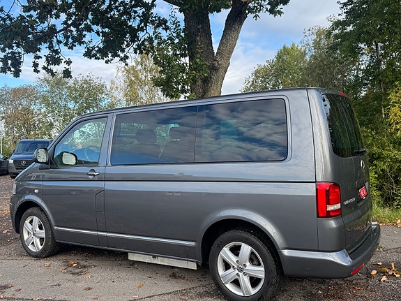 Volkswagen Caravelle 4 of 5