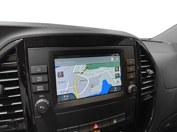 Mercedes-Benz eVito Tourer 14 of 23