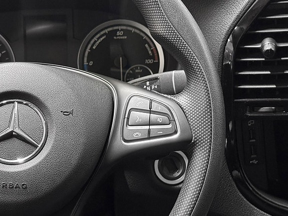 Mercedes-Benz eVito Tourer 12 of 23