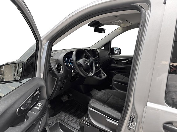 Mercedes-Benz eVito Tourer 6 of 23