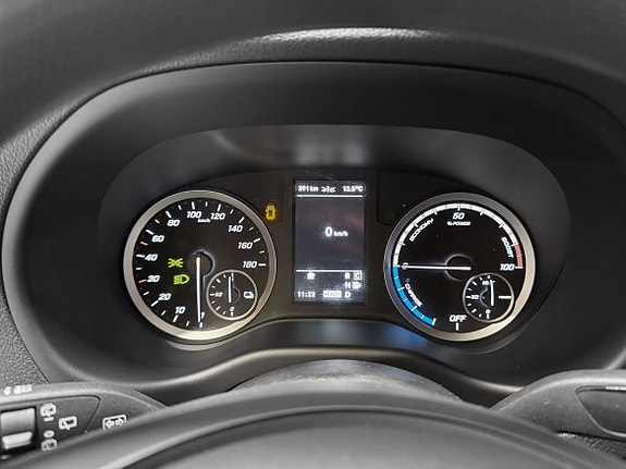 Mercedes-Benz eVito Tourer 13 of 23