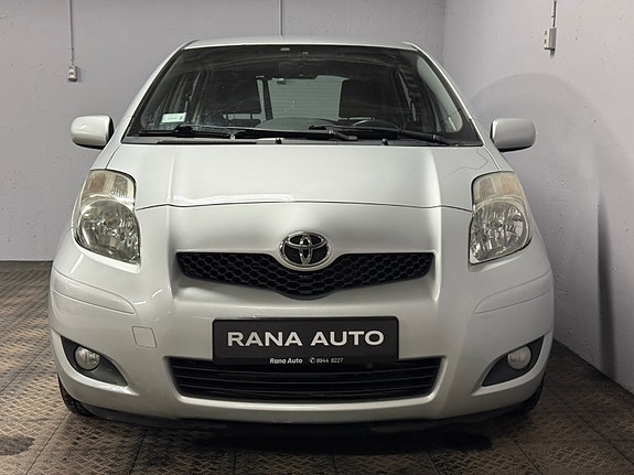 Toyota Yaris 3 of 16