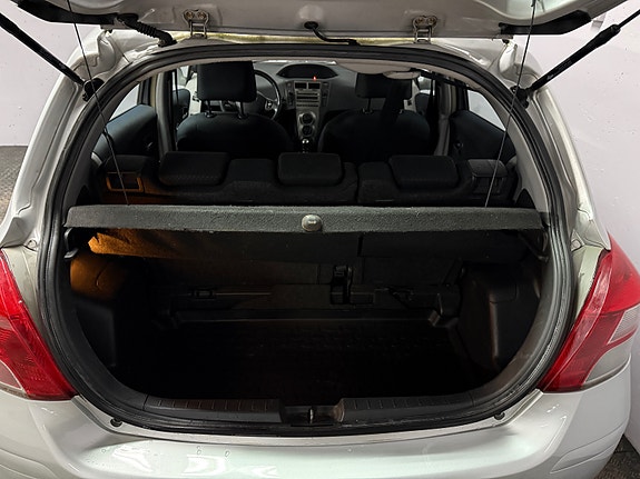 Toyota Yaris 16 of 16