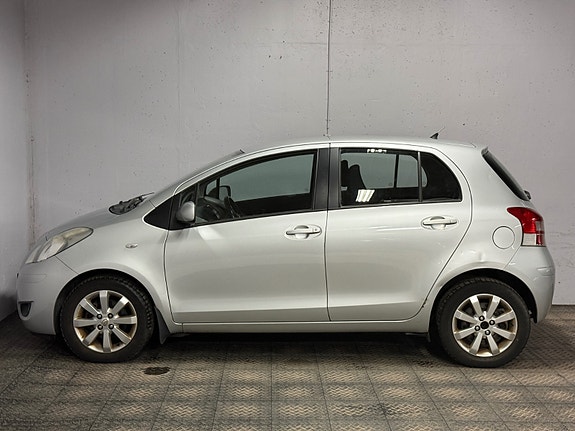 Toyota Yaris 6 of 16