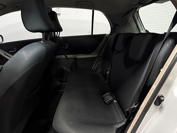 Toyota Yaris 14 of 16