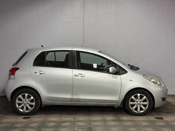 Toyota Yaris 5 of 16