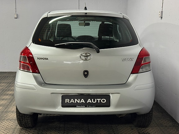Toyota Yaris 4 of 16