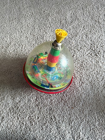 Vintage snurrebass med tog – retro leke (BRIO?)