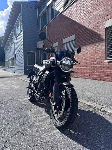 Husqvarna Svartpilen 401 4 of 7