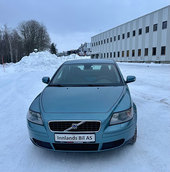 Volvo S40 2 of 5