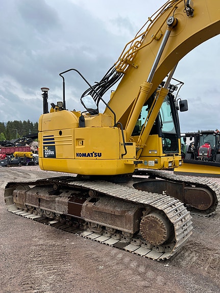 Komatsu PC 228 USLC-8 2 of 5