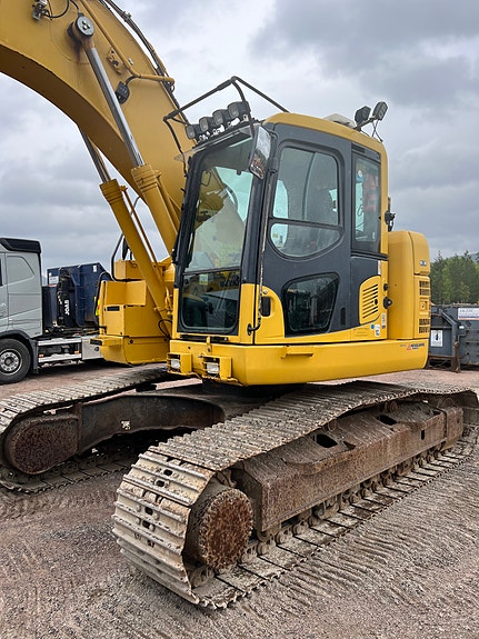 Komatsu PC 228 USLC-8 4 of 5