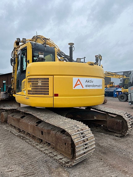 Komatsu PC 228 USLC-8 3 of 5
