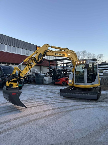 New Holland E 70 SR / Engcon rotortilt /mykje påkostet/ lavt timetall / nye belter / godkjent sertfisert / utført 1000H service