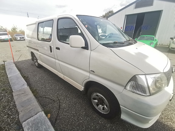 Toyota HiAce 24 of 24