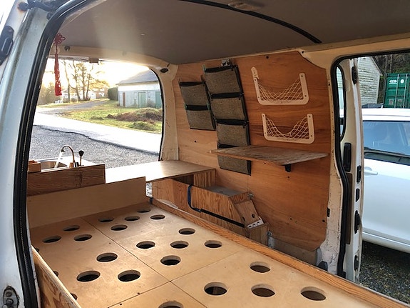 Toyota HiAce 2 of 24
