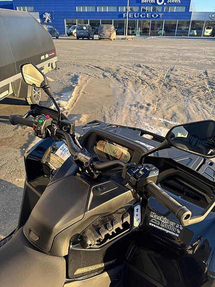 Can-Am Outlander Max 6x6 Backcountry T 1000R 8 of 11
