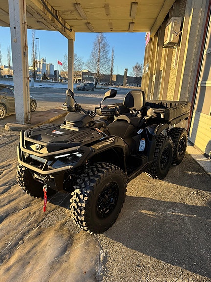 Can-Am Outlander Max 6x6 Backcountry T 1000R 2 of 11