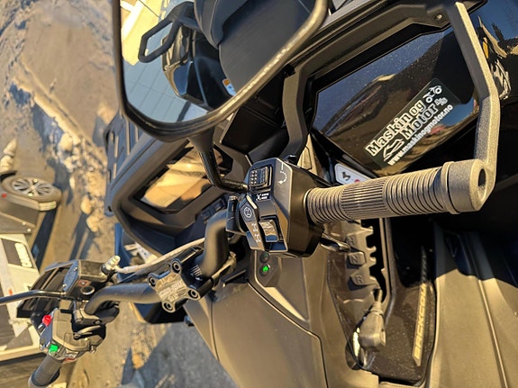 Can-Am Outlander Max 6x6 Backcountry T 1000R 10 of 11