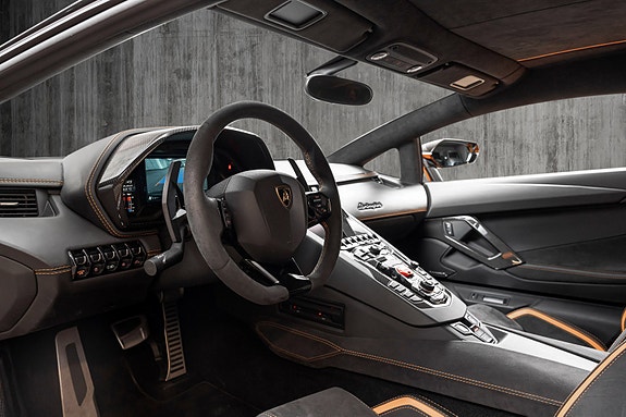 Lamborghini Aventador 24 of 30