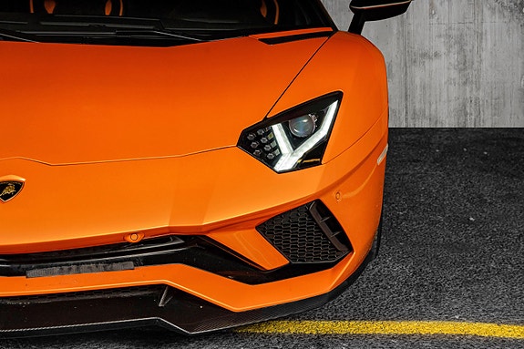 Lamborghini Aventador 5 of 5