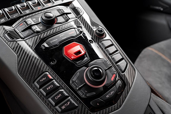 Lamborghini Aventador 27 of 30