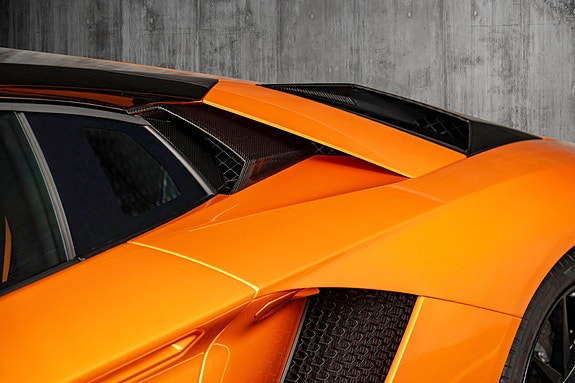 Lamborghini Aventador 14 of 30