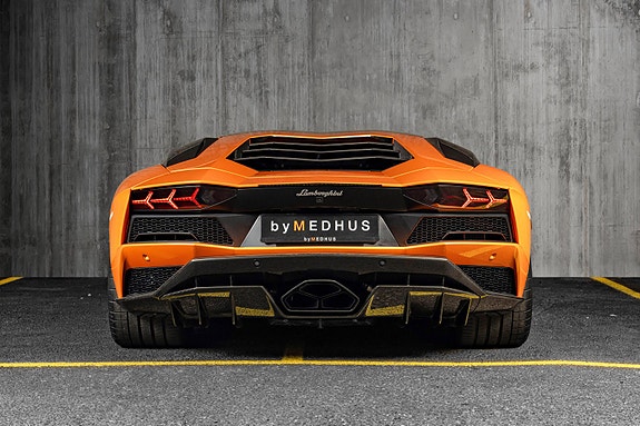 Lamborghini Aventador 7 of 30
