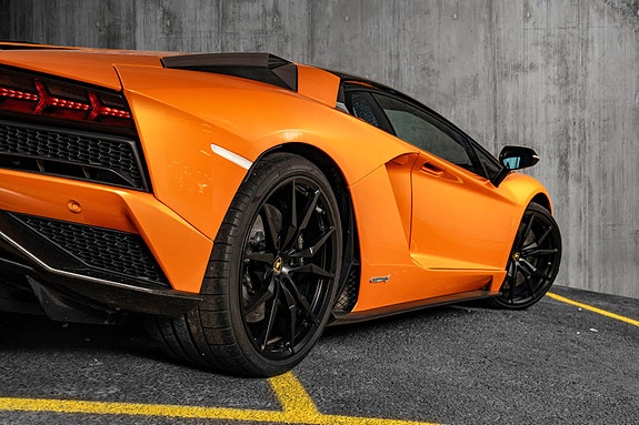 Lamborghini Aventador 19 of 30