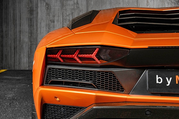 Lamborghini Aventador 9 of 30