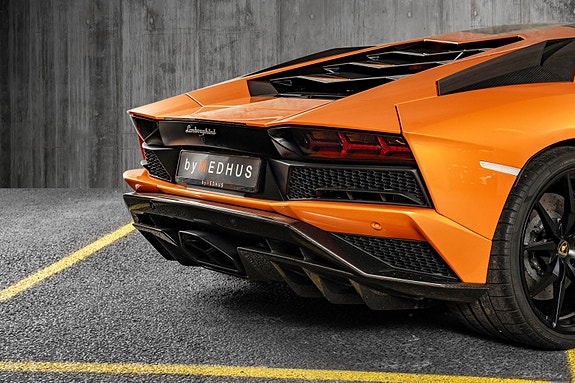 Lamborghini Aventador 11 of 30