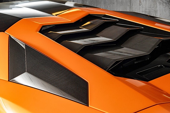 Lamborghini Aventador 13 of 30