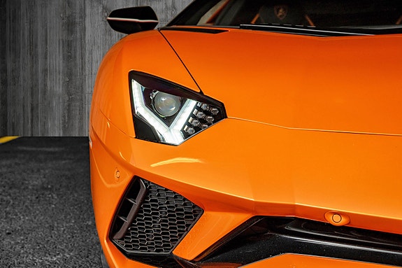 Lamborghini Aventador 6 of 30