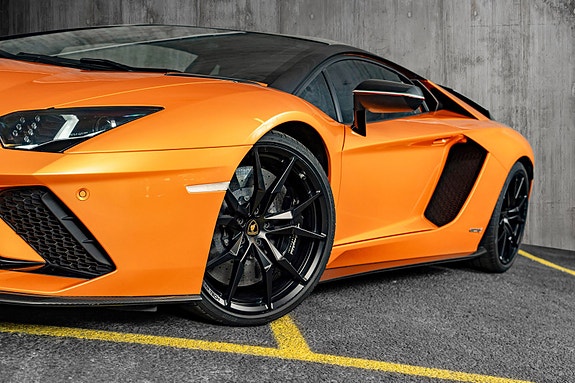 Lamborghini Aventador 18 of 30