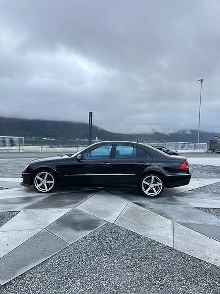 Mercedes-Benz E280 6 of 26