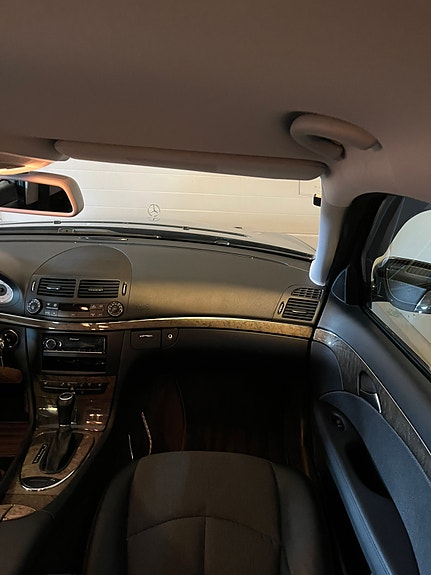 Mercedes-Benz E280 9 of 26