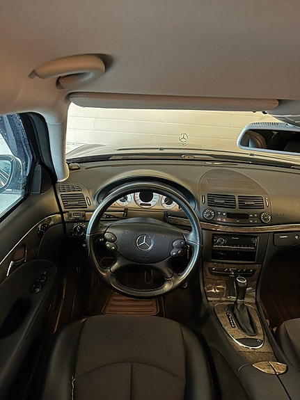 Mercedes-Benz E280 8 of 26