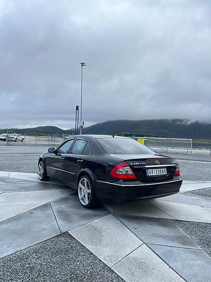 Mercedes-Benz E280 5 of 26