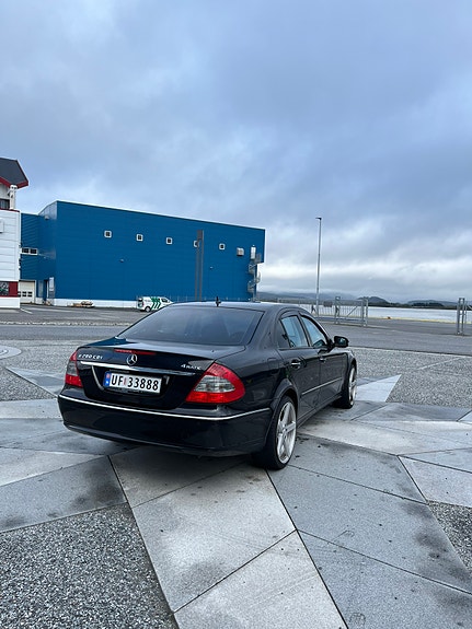 Mercedes-Benz E280 3 of 26