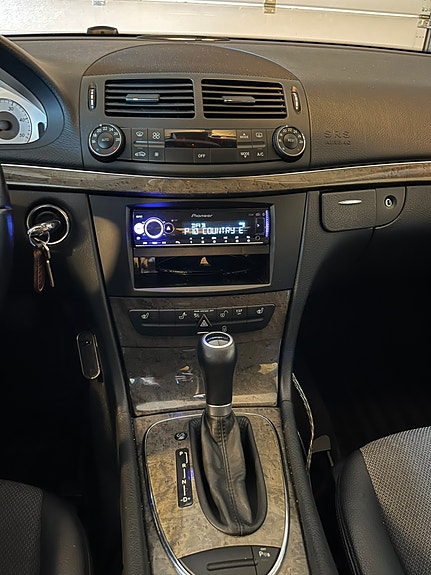 Mercedes-Benz E280 10 of 26