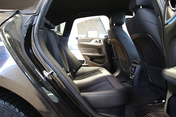 BMW i4 28 of 30