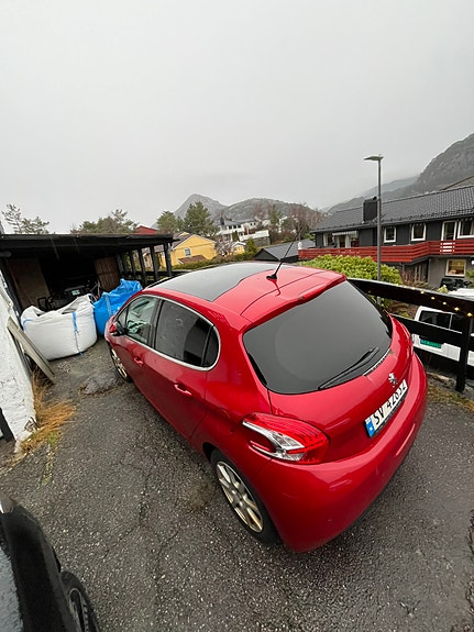 Peugeot 208 3 of 4