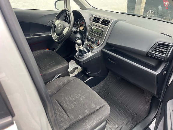 Toyota Verso-S 29 of 30