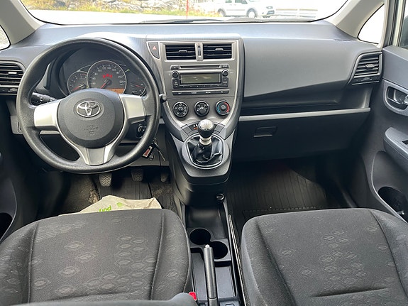 Toyota Verso-S 19 of 30