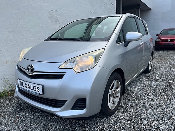 Toyota Verso-S 8 of 30