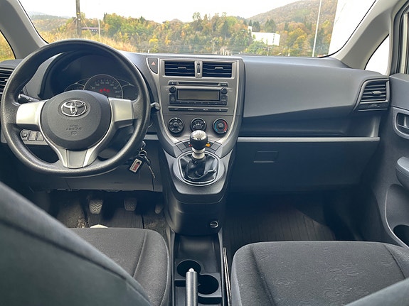 Toyota Verso-S 16 of 30
